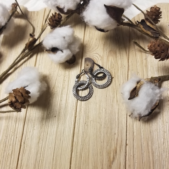 Gorgeous SILVER GRAY CZ earrings - Picture 5 of 5